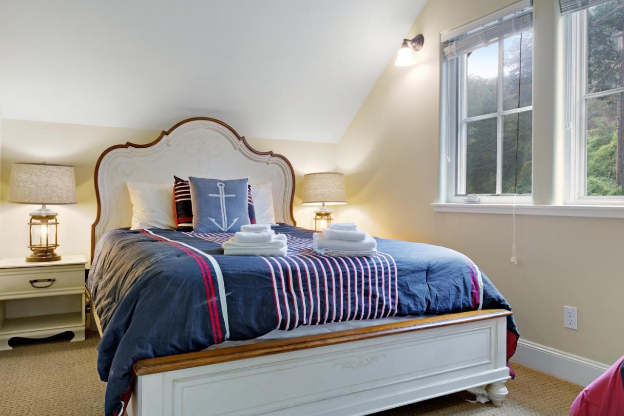 Holiday home 3 Bed 3 Bath Vacation In Eastsound
