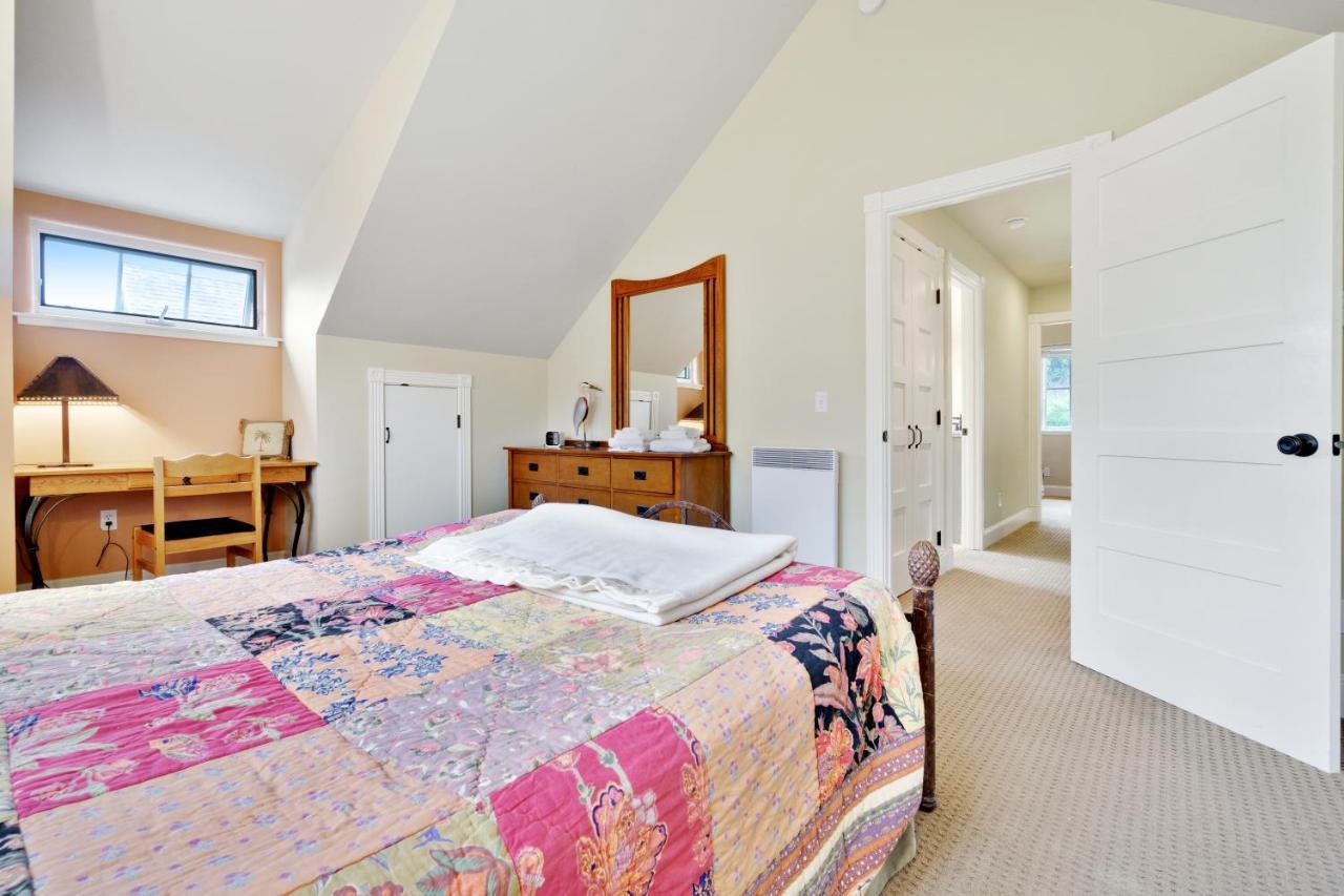 3 Bed 3 Bath Vacation In Eastsound